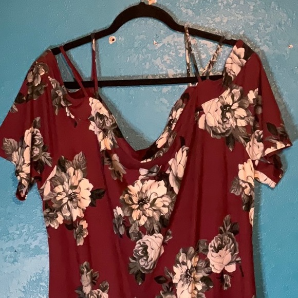 Short, burgundy flower dress, size 3x - Picture 3 of 3